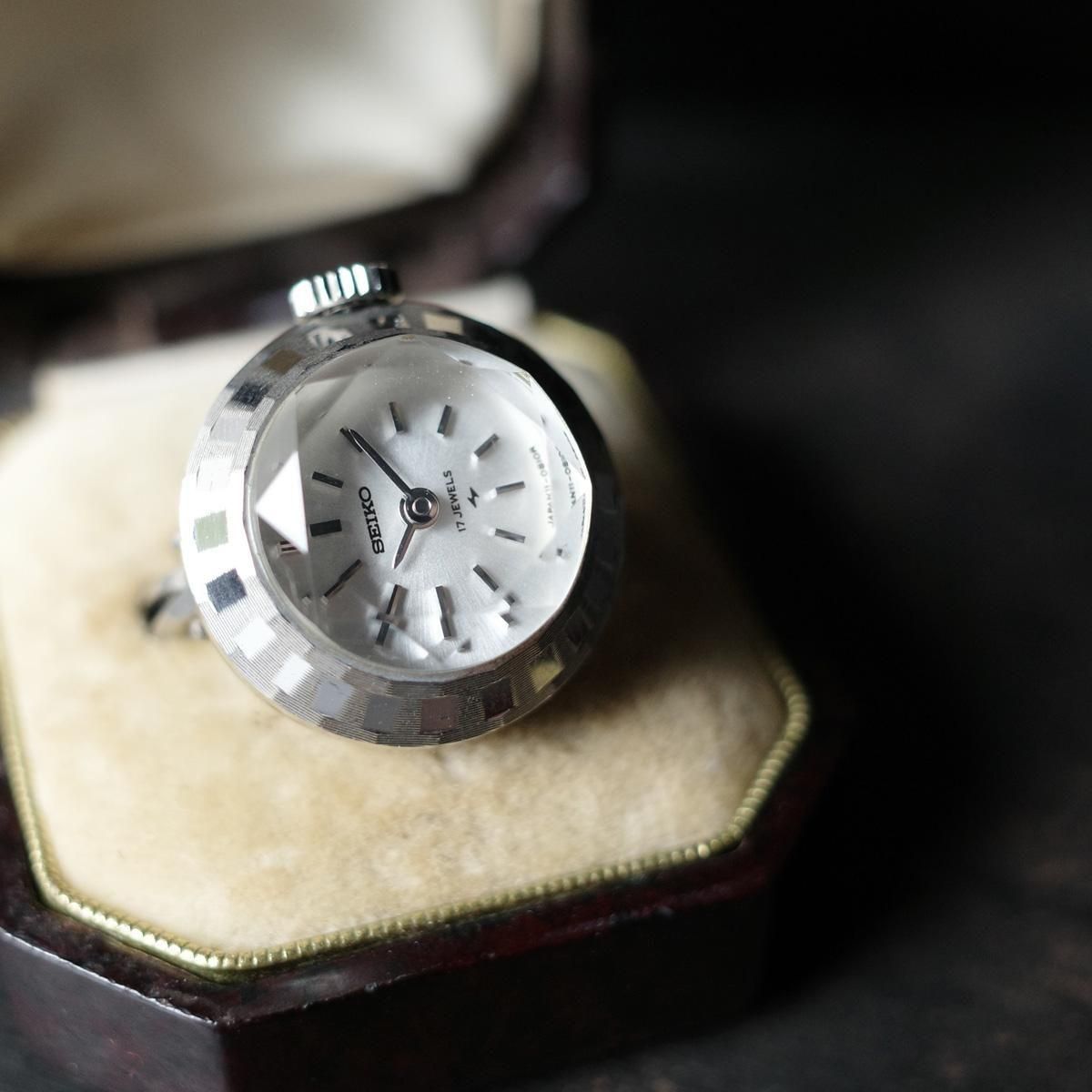 <img class='new_mark_img1' src='https://img.shop-pro.jp/img/new/icons13.gif' style='border:none;display:inline;margin:0px;padding:0px;width:auto;' />SEIKO RING WATCHʥ 󥰥å˥åȥ饹 DEAD STOCK