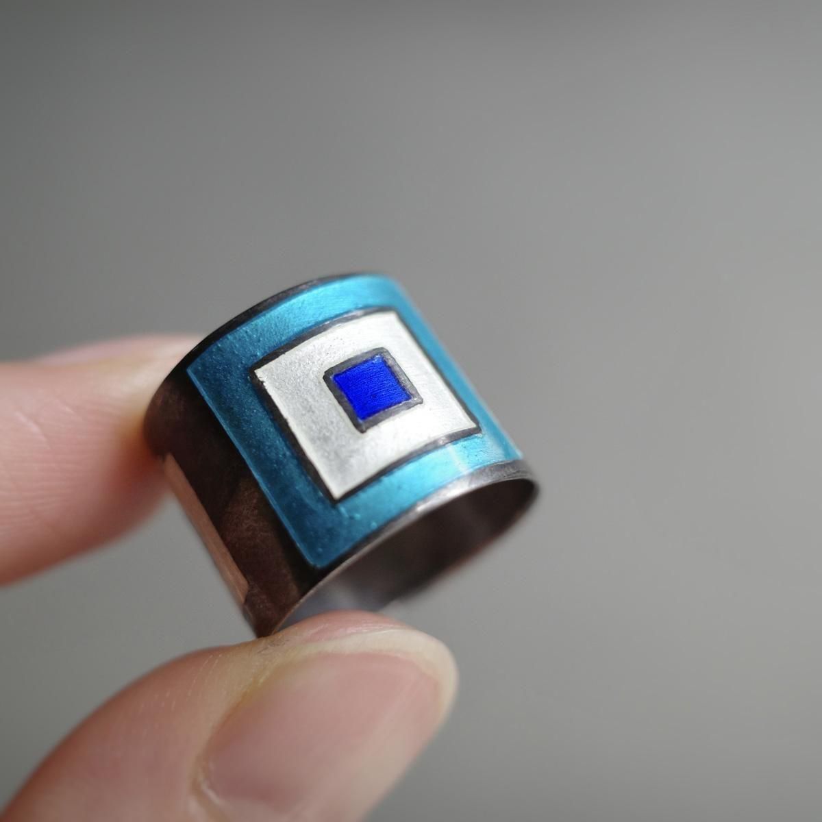 <img class='new_mark_img1' src='https://img.shop-pro.jp/img/new/icons13.gif' style='border:none;display:inline;margin:0px;padding:0px;width:auto;' />С ֥롼 ʥ 󥰡Vintage Silver Blue Enamel Ring