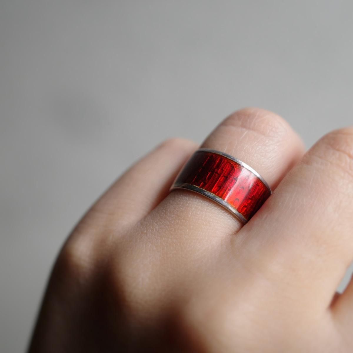 <img class='new_mark_img1' src='https://img.shop-pro.jp/img/new/icons13.gif' style='border:none;display:inline;margin:0px;padding:0px;width:auto;' />С å ʥ 󥰡Vintage Silver Red Enamel Ring