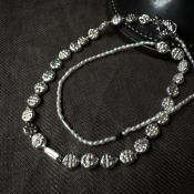 <img class='new_mark_img1' src='https://img.shop-pro.jp/img/new/icons13.gif' style='border:none;display:inline;margin:0px;padding:0px;width:auto;' />【オリジナルジュエリー / PIANOQUE】 アンティークビーズとパールのネックレス / 1連 S-5