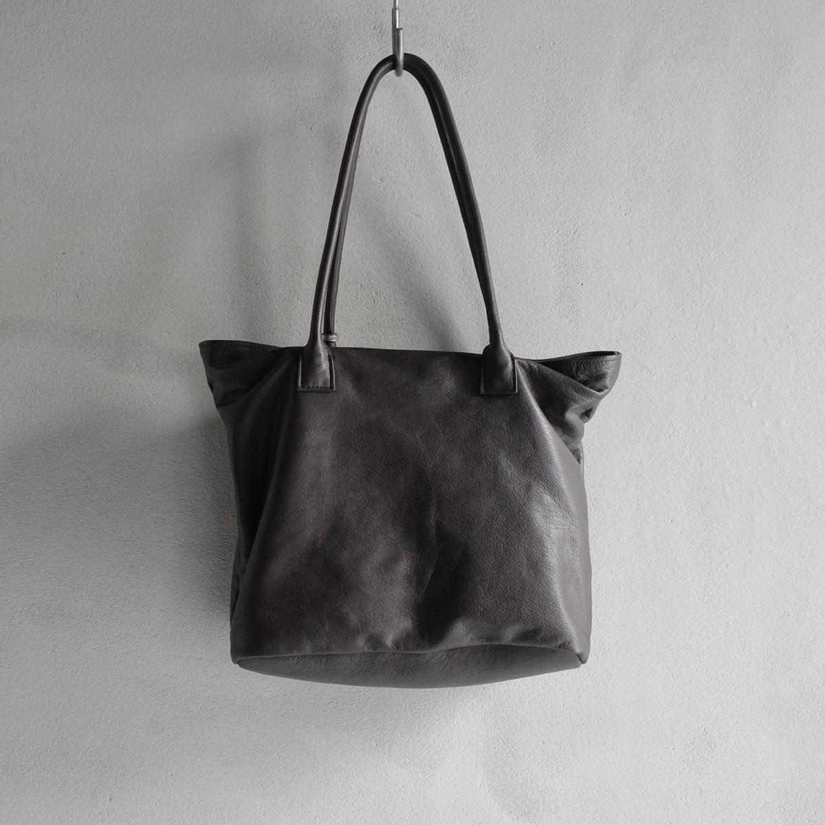 <img class='new_mark_img1' src='https://img.shop-pro.jp/img/new/icons13.gif' style='border:none;display:inline;margin:0px;padding:0px;width:auto;' />CHRISTIAN PEAU 06471 CPʥꥹ ݡ Хå BLACK