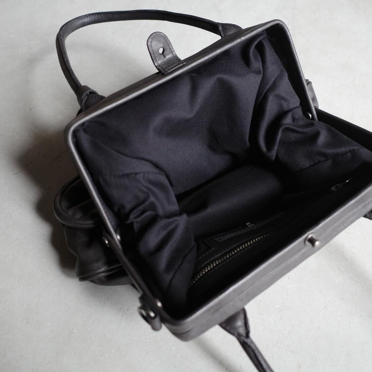 <img class='new_mark_img1' src='https://img.shop-pro.jp/img/new/icons13.gif' style='border:none;display:inline;margin:0px;padding:0px;width:auto;' />CHRISTIAN PEAU 06451-2 CPʥꥹ ݡ Хå BLACK