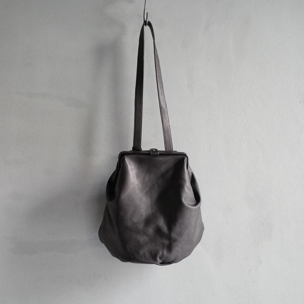 <img class='new_mark_img1' src='https://img.shop-pro.jp/img/new/icons13.gif' style='border:none;display:inline;margin:0px;padding:0px;width:auto;' />CHRISTIAN PEAU  CP 06352 GM ʥꥹ ݡ Хå BLACK