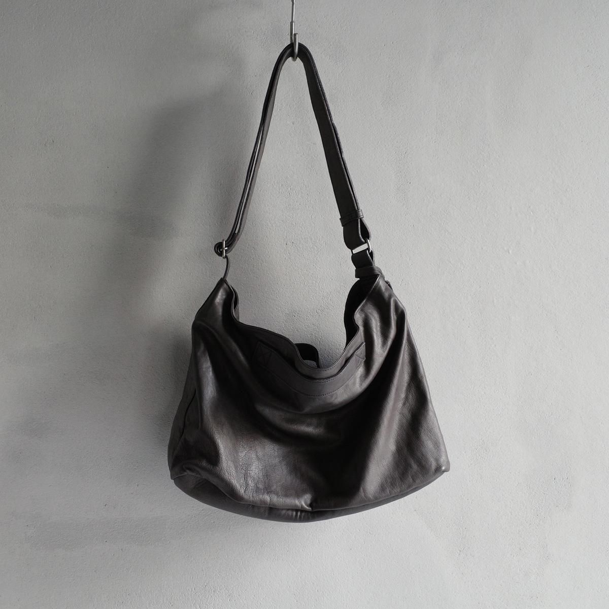 <img class='new_mark_img1' src='https://img.shop-pro.jp/img/new/icons13.gif' style='border:none;display:inline;margin:0px;padding:0px;width:auto;' />CHRISTIAN PEAU 06446-3 CP ʥꥹ ݡ Хå BLACK