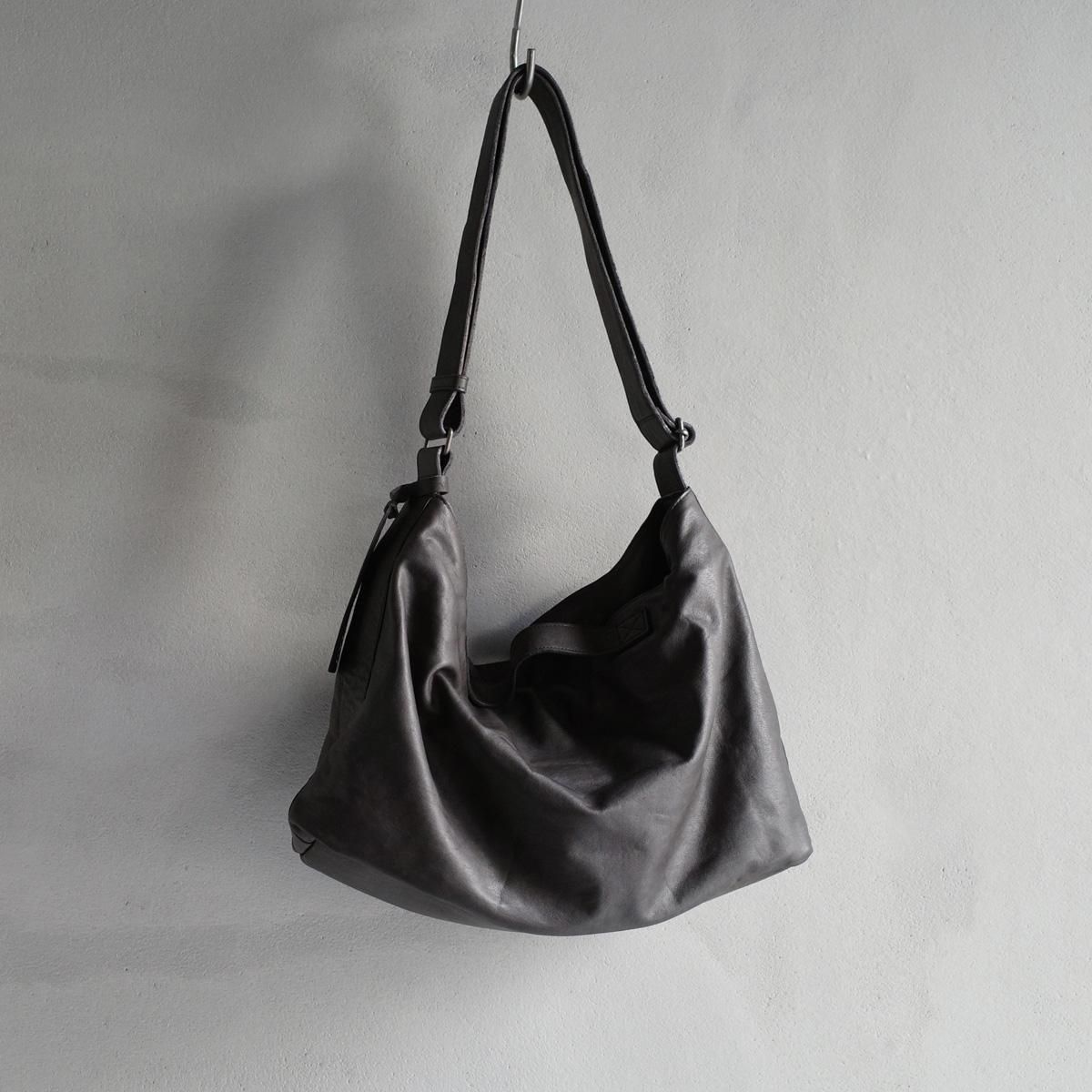 <img class='new_mark_img1' src='https://img.shop-pro.jp/img/new/icons13.gif' style='border:none;display:inline;margin:0px;padding:0px;width:auto;' />CHRISTIAN PEAU 06446-3 CP ʥꥹ ݡ Хå BLACK