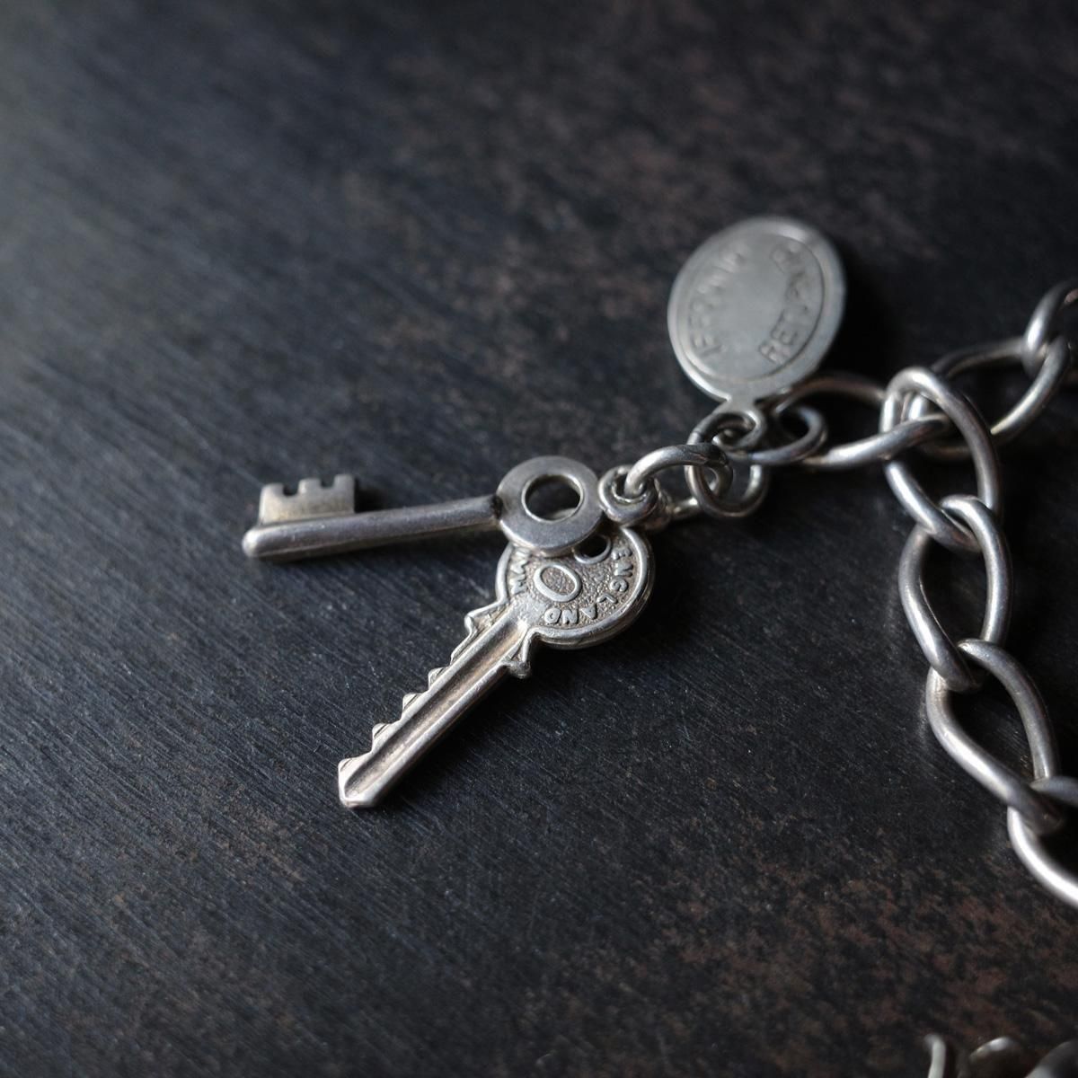 <img class='new_mark_img1' src='https://img.shop-pro.jp/img/new/icons13.gif' style='border:none;display:inline;margin:0px;padding:0px;width:auto;' />С 㡼 ֥쥹åȡVintage Silver Charm Bracelet