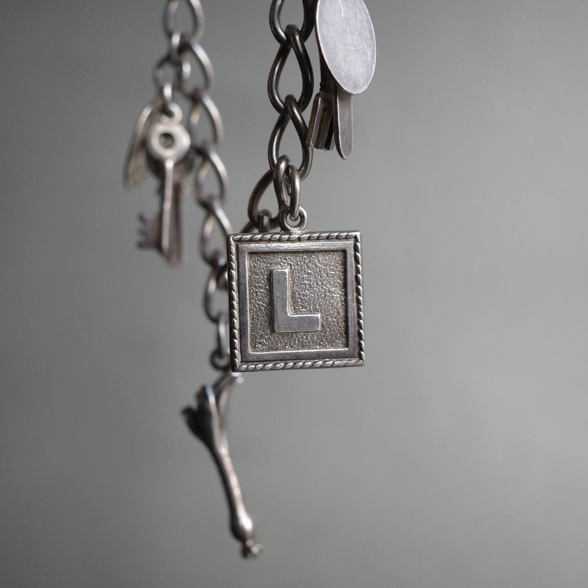 <img class='new_mark_img1' src='https://img.shop-pro.jp/img/new/icons13.gif' style='border:none;display:inline;margin:0px;padding:0px;width:auto;' />С 㡼 ֥쥹åȡVintage Silver Charm Bracelet