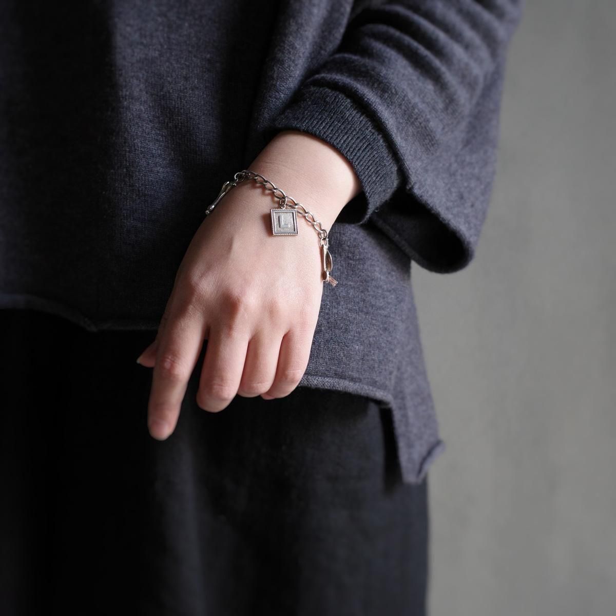 <img class='new_mark_img1' src='https://img.shop-pro.jp/img/new/icons13.gif' style='border:none;display:inline;margin:0px;padding:0px;width:auto;' />С 㡼 ֥쥹åȡVintage Silver Charm Bracelet