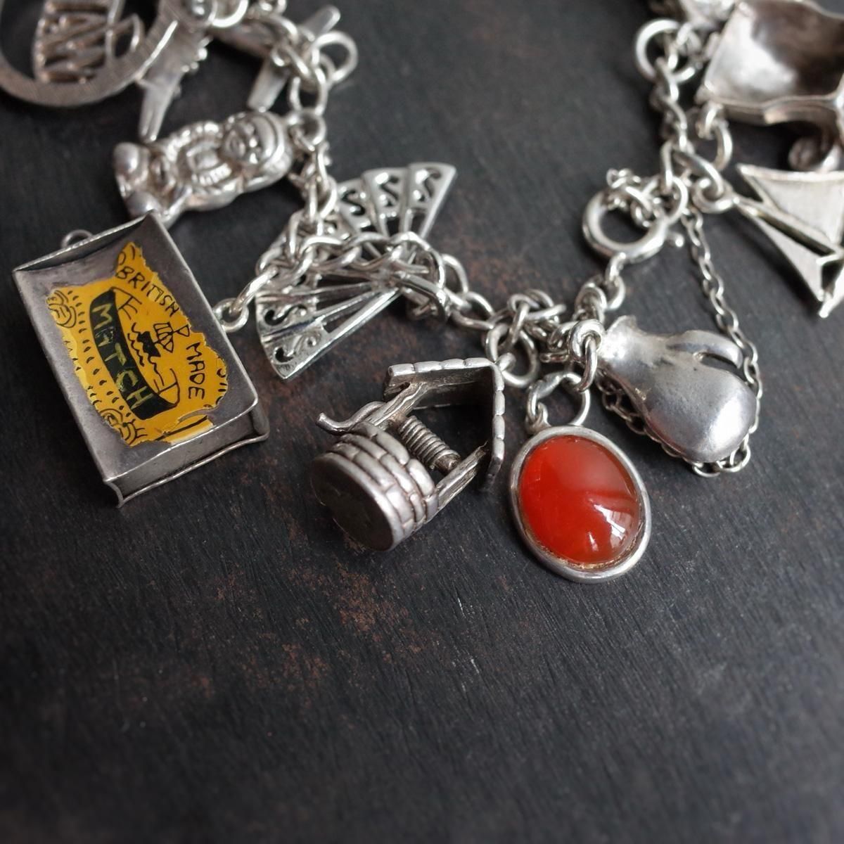 <img class='new_mark_img1' src='https://img.shop-pro.jp/img/new/icons13.gif' style='border:none;display:inline;margin:0px;padding:0px;width:auto;' />С 㡼 ֥쥹åȡVintage Silver Charm Bracelet