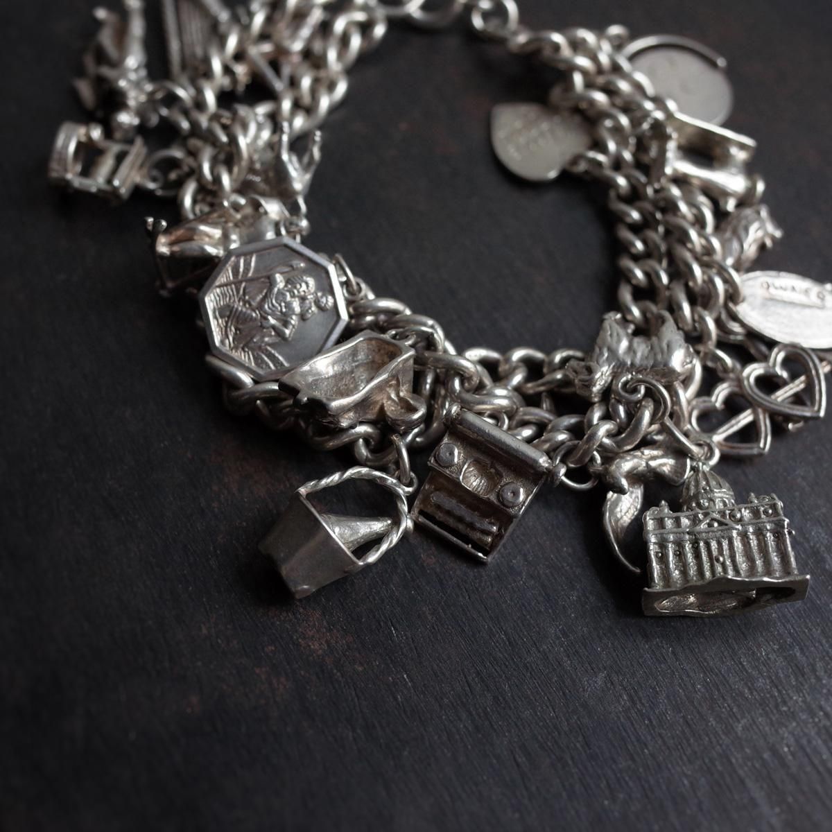 <img class='new_mark_img1' src='https://img.shop-pro.jp/img/new/icons13.gif' style='border:none;display:inline;margin:0px;padding:0px;width:auto;' />С 㡼 ֥쥹åȡVintage Silver Charm Bracelet