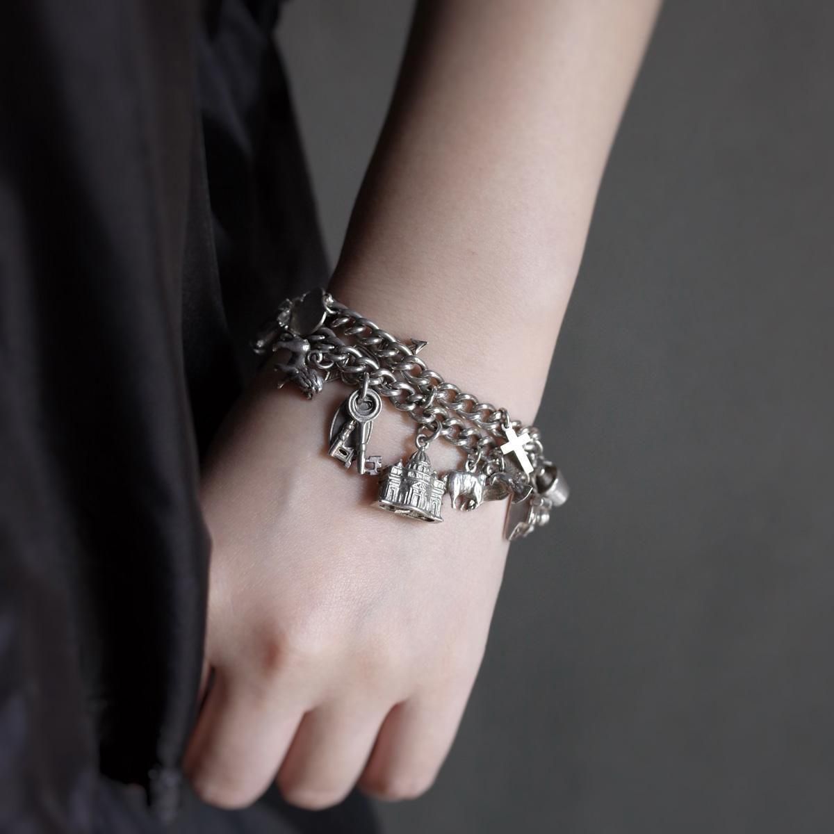 <img class='new_mark_img1' src='https://img.shop-pro.jp/img/new/icons13.gif' style='border:none;display:inline;margin:0px;padding:0px;width:auto;' />С 㡼 ֥쥹åȡVintage Silver Charm Bracelet