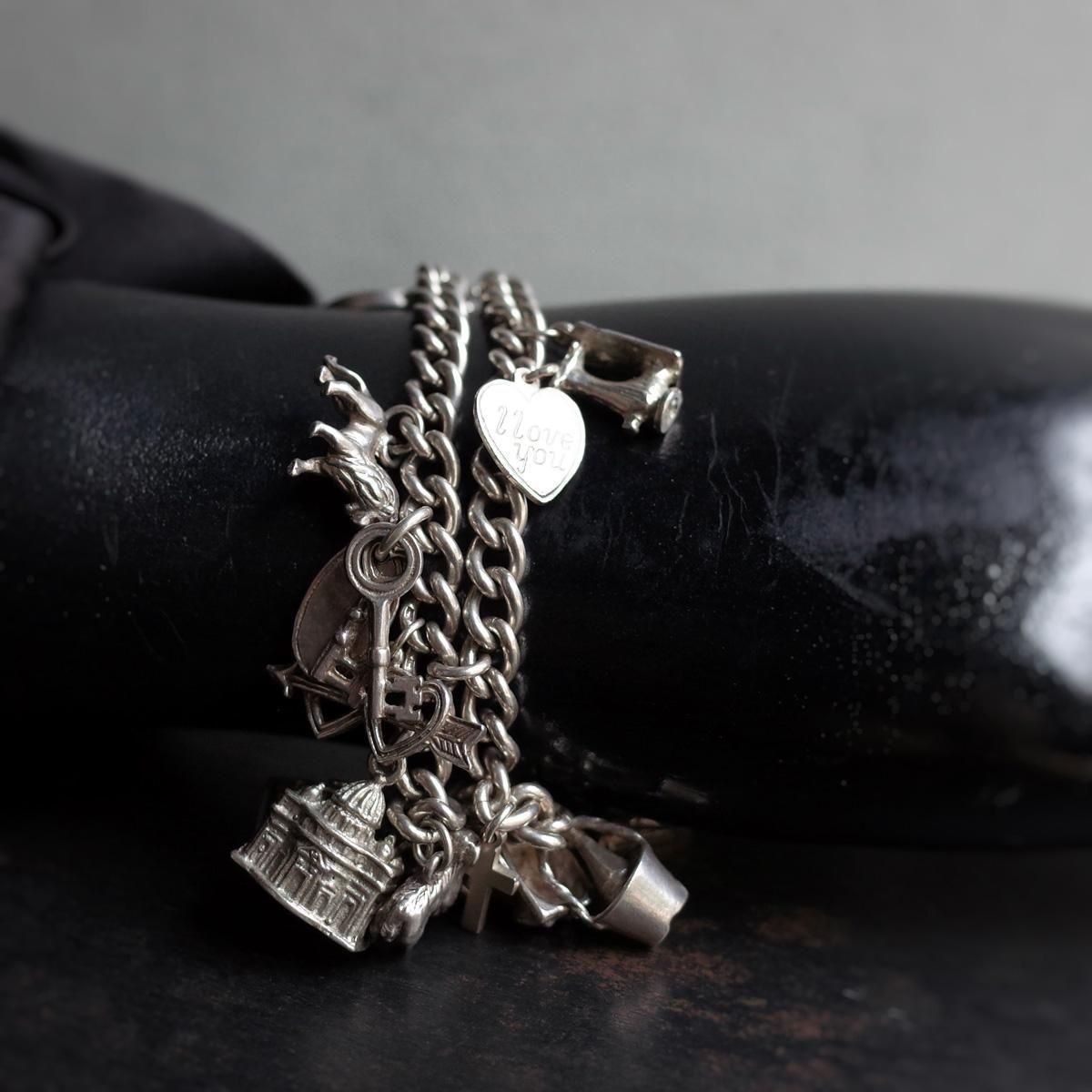 <img class='new_mark_img1' src='https://img.shop-pro.jp/img/new/icons13.gif' style='border:none;display:inline;margin:0px;padding:0px;width:auto;' />С 㡼 ֥쥹åȡVintage Silver Charm Bracelet