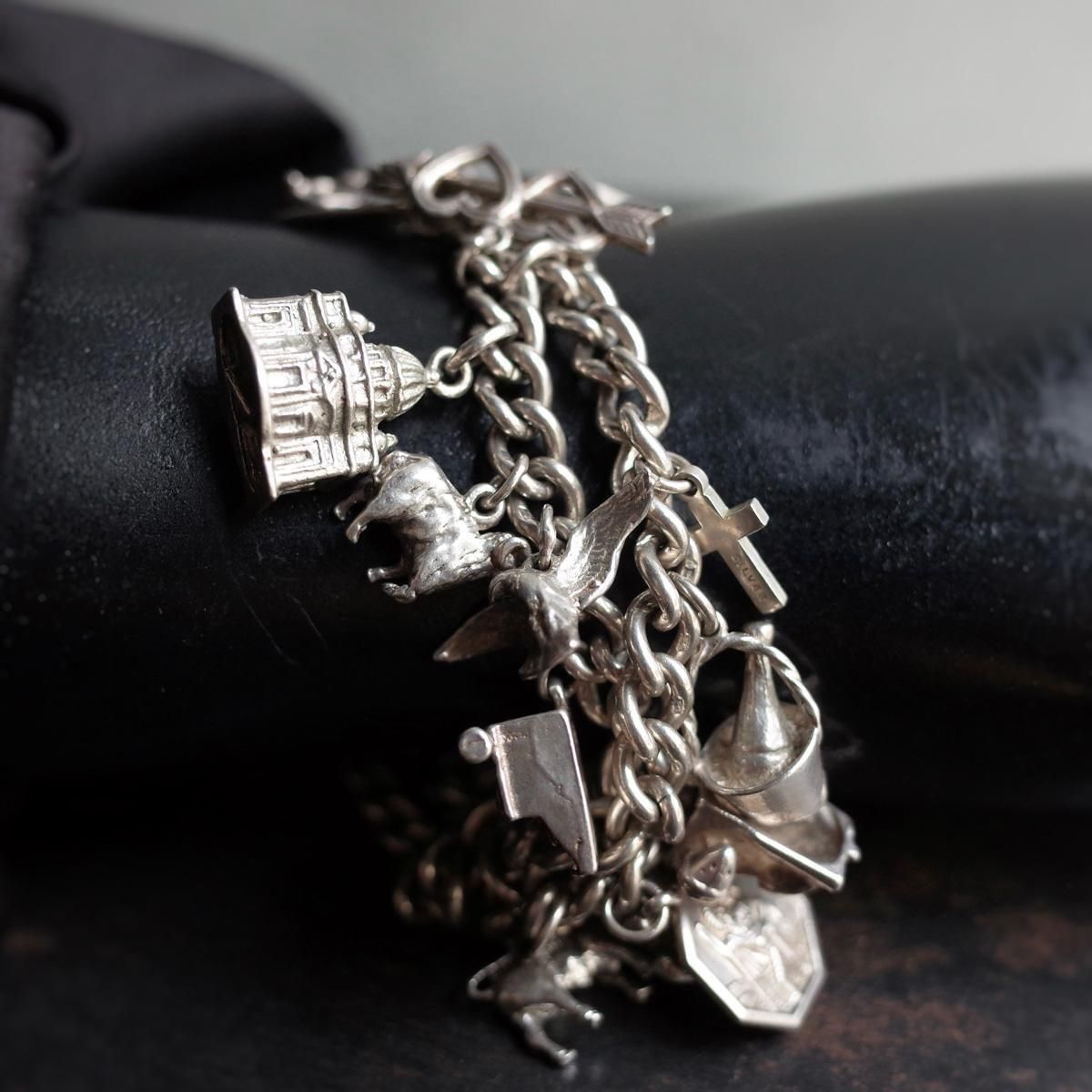 <img class='new_mark_img1' src='https://img.shop-pro.jp/img/new/icons13.gif' style='border:none;display:inline;margin:0px;padding:0px;width:auto;' />С 㡼 ֥쥹åȡVintage Silver Charm Bracelet