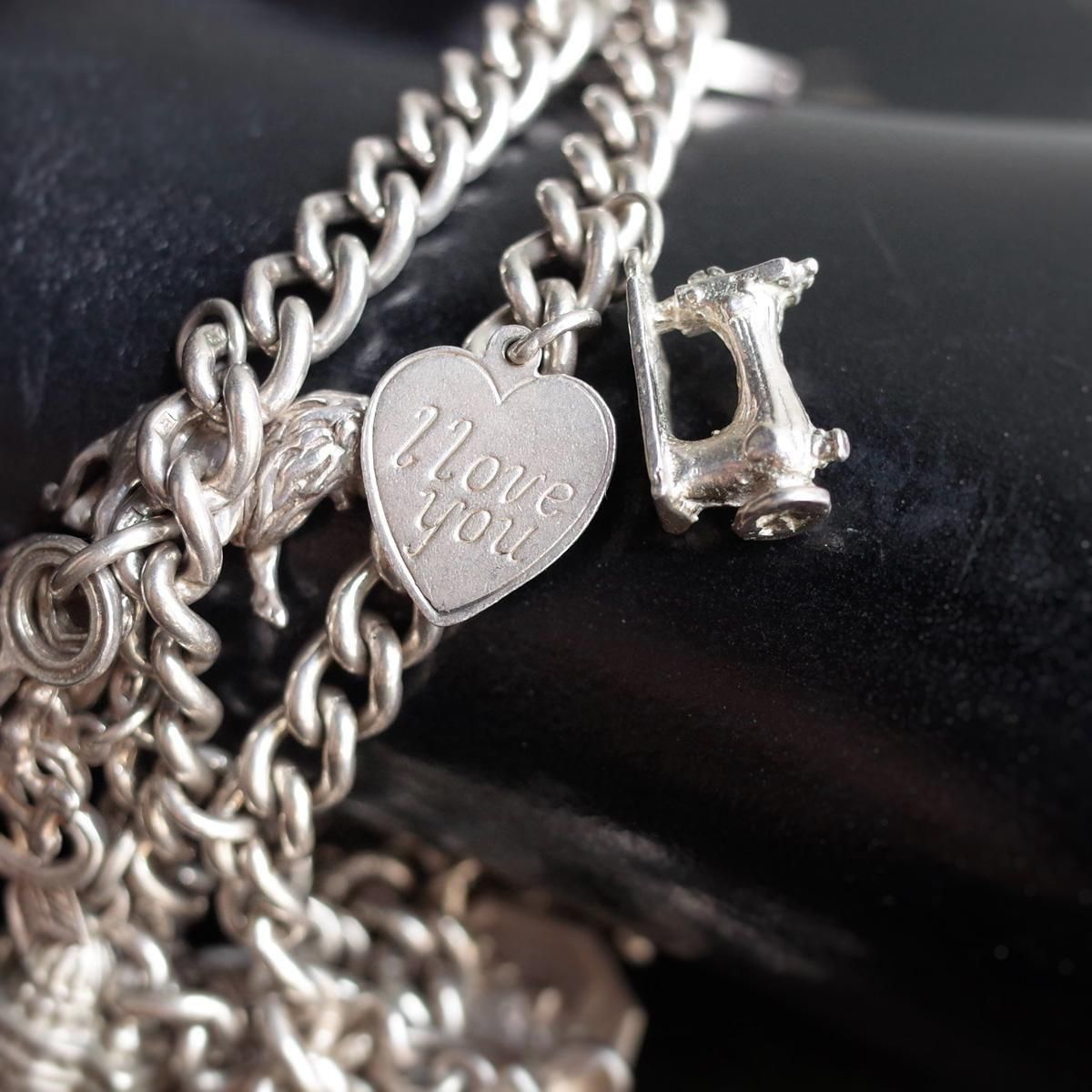 <img class='new_mark_img1' src='https://img.shop-pro.jp/img/new/icons13.gif' style='border:none;display:inline;margin:0px;padding:0px;width:auto;' />С 㡼 ֥쥹åȡVintage Silver Charm Bracelet