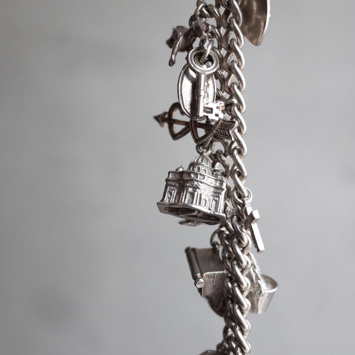 <img class='new_mark_img1' src='https://img.shop-pro.jp/img/new/icons13.gif' style='border:none;display:inline;margin:0px;padding:0px;width:auto;' />С 㡼 ֥쥹åȡVintage Silver Charm Bracelet