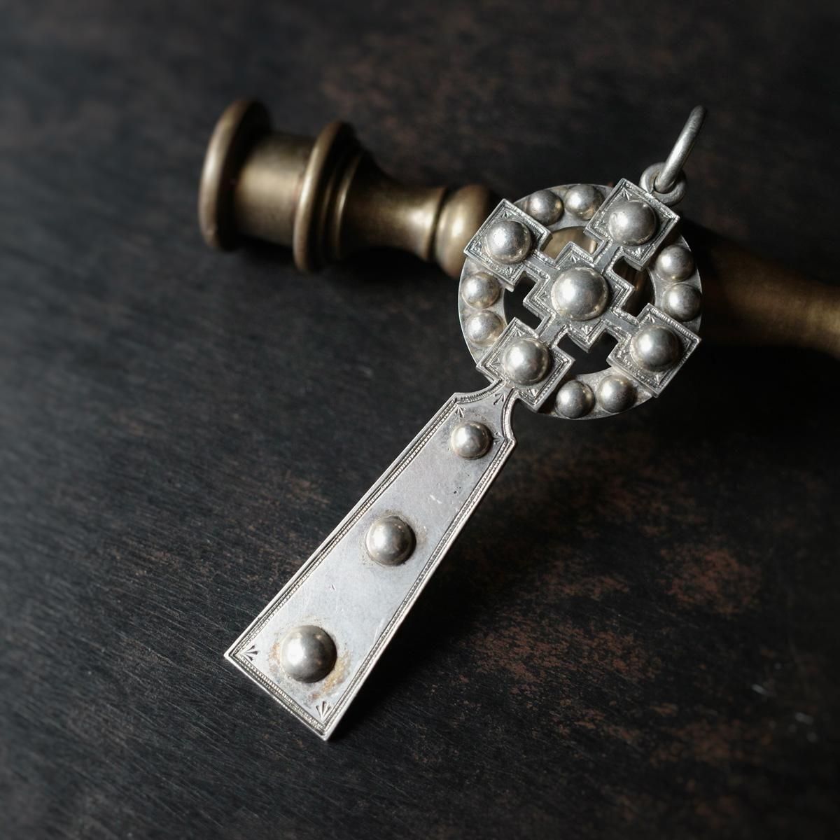 <img class='new_mark_img1' src='https://img.shop-pro.jp/img/new/icons13.gif' style='border:none;display:inline;margin:0px;padding:0px;width:auto;' />ȥꥢ С  ڥ ȥåסVictorian Silver Geometric Pendant Top