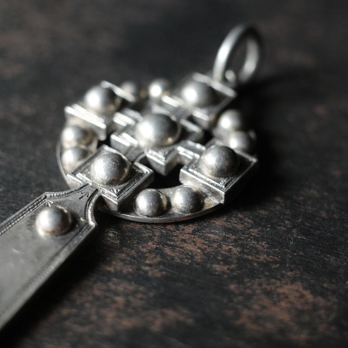 <img class='new_mark_img1' src='https://img.shop-pro.jp/img/new/icons13.gif' style='border:none;display:inline;margin:0px;padding:0px;width:auto;' />ȥꥢ С  ڥ ȥåסVictorian Silver Geometric Pendant Top