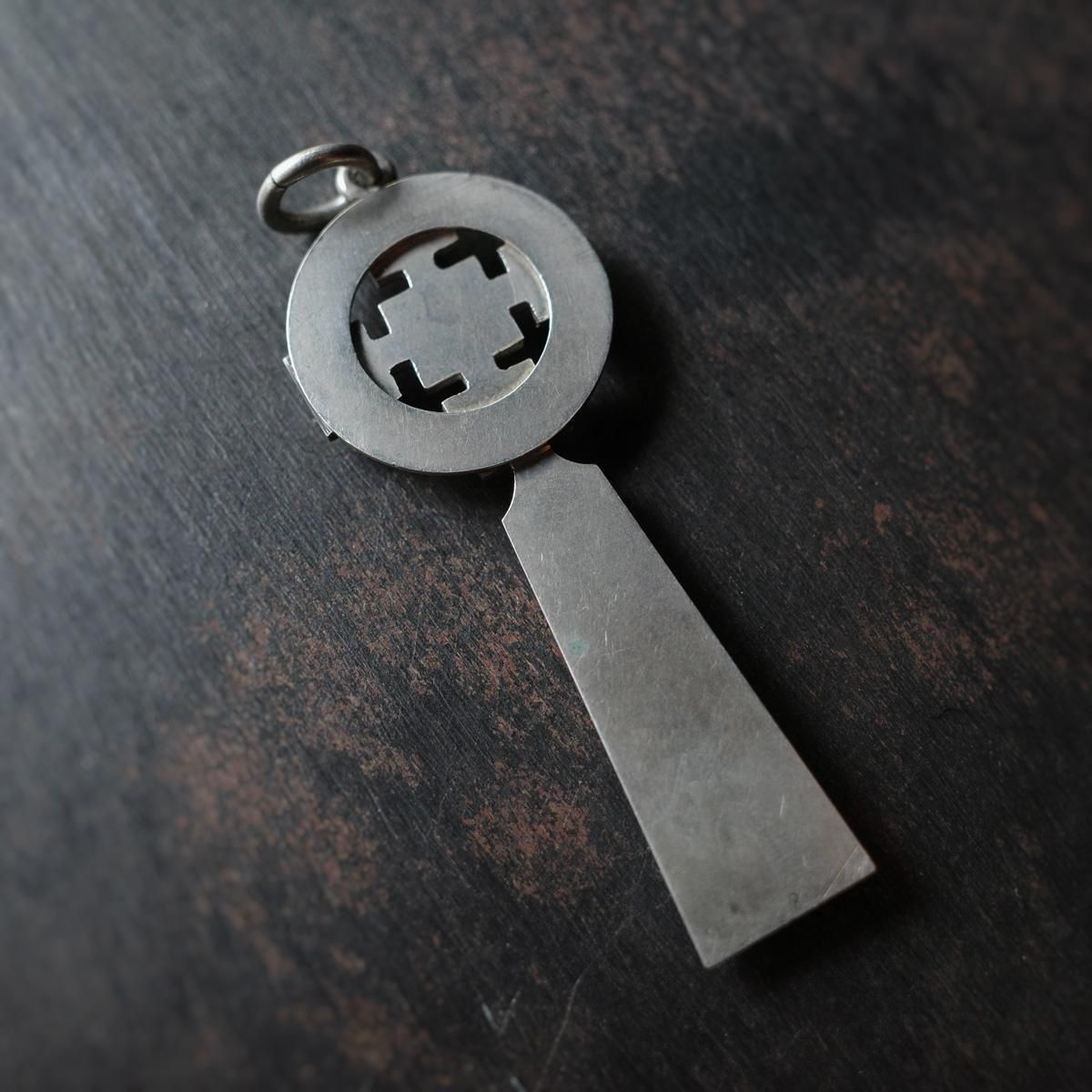 <img class='new_mark_img1' src='https://img.shop-pro.jp/img/new/icons13.gif' style='border:none;display:inline;margin:0px;padding:0px;width:auto;' />ȥꥢ С  ڥ ȥåסVictorian Silver Geometric Pendant Top