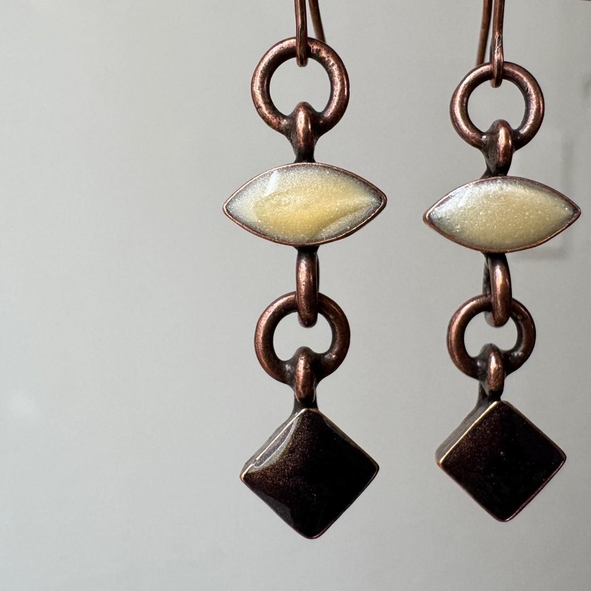 <img class='new_mark_img1' src='https://img.shop-pro.jp/img/new/icons13.gif' style='border:none;display:inline;margin:0px;padding:0px;width:auto;' />1970-80ǯ ᥿ ֥ ʥ ޡߥ ԥMetal Bronze Enamel EarringsDead Stock