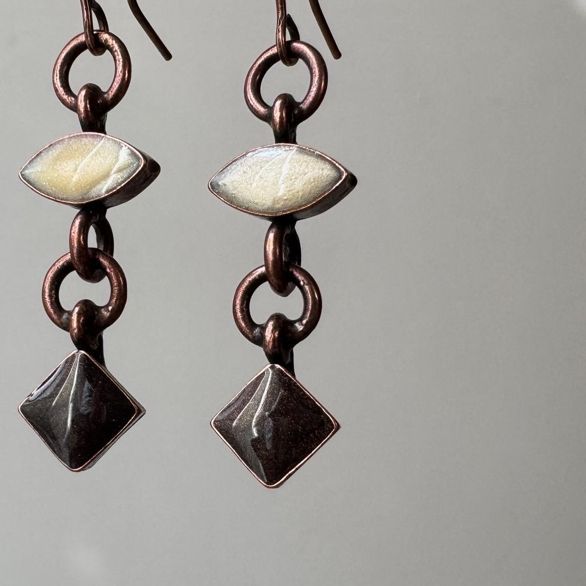 <img class='new_mark_img1' src='https://img.shop-pro.jp/img/new/icons13.gif' style='border:none;display:inline;margin:0px;padding:0px;width:auto;' />1970-80ǯ ᥿ ֥ ʥ ޡߥ ԥMetal Bronze Enamel EarringsDead Stock