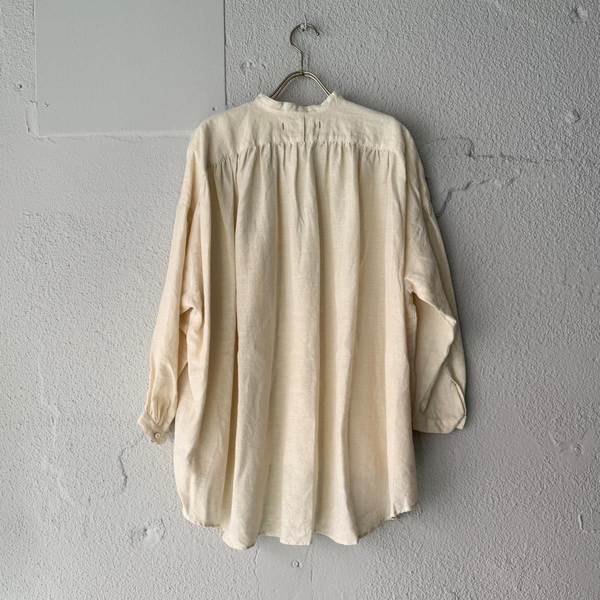 <img class='new_mark_img1' src='https://img.shop-pro.jp/img/new/icons14.gif' style='border:none;display:inline;margin:0px;padding:0px;width:auto;' />�ڴ��ָ��� 12/21�ޤǡ� suzuki takayuki over blouse ���ʥ����������業 �����С��֥饦����Egg shell