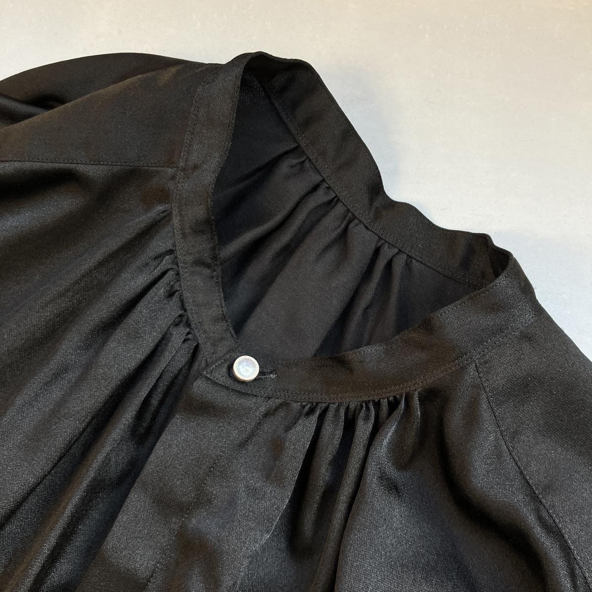 <img class='new_mark_img1' src='https://img.shop-pro.jp/img/new/icons14.gif' style='border:none;display:inline;margin:0px;padding:0px;width:auto;' />�ڴ��ָ��� 12/21�ޤǡ� suzuki takayuki puff-sleeve blouse�ʥ����������業 �ѥե��꡼�֥֥饦����Black