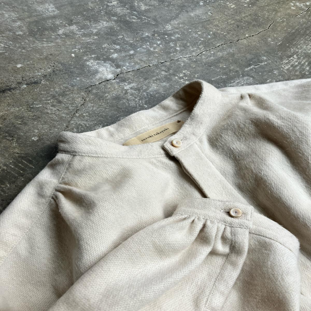 <img class='new_mark_img1' src='https://img.shop-pro.jp/img/new/icons14.gif' style='border:none;display:inline;margin:0px;padding:0px;width:auto;' />�ڴ��ָ��� 12/21�ޤǡ� suzuki takayuki over blouse ���ʥ����������業 �����С��֥饦����Egg shell