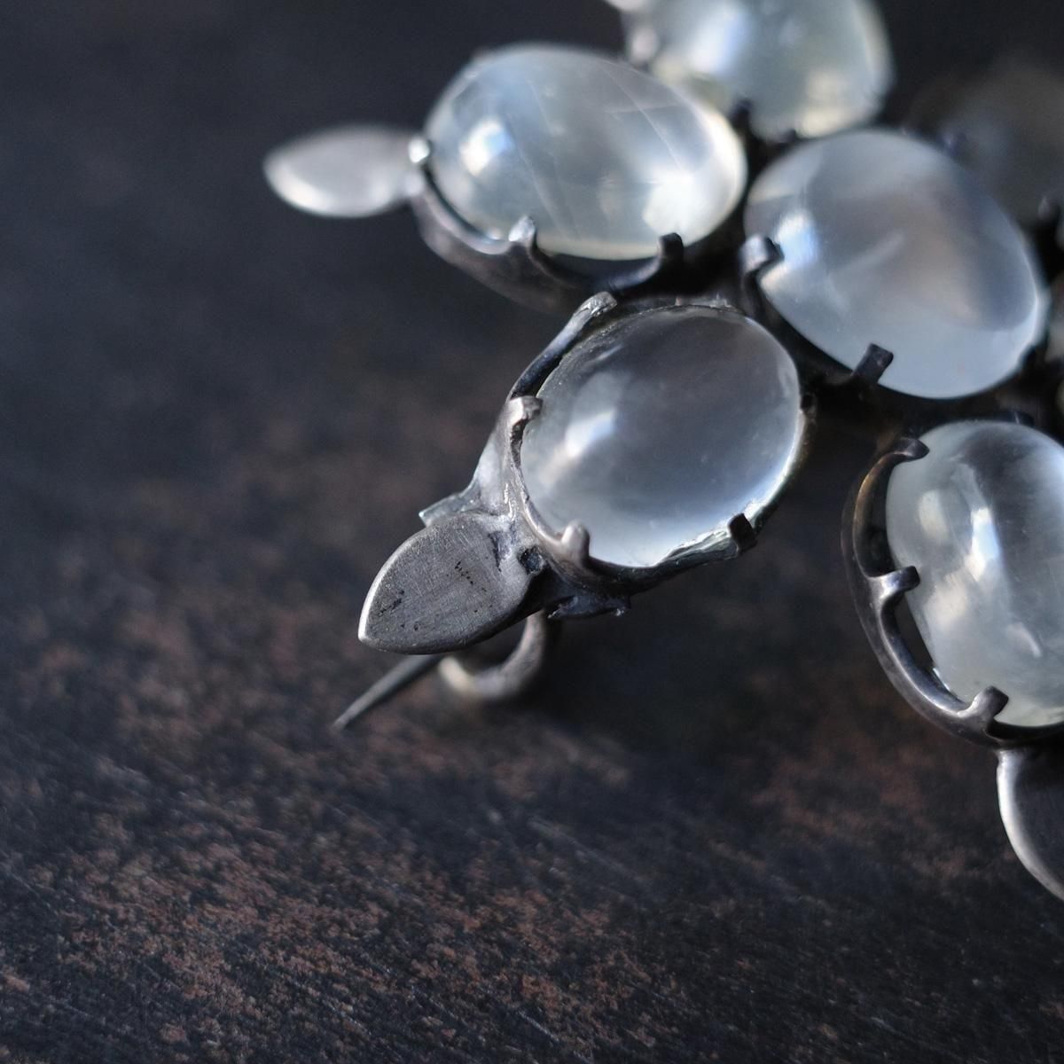 シルバー ムーンストーン フラワー ブローチ（Victorian - Early 20th