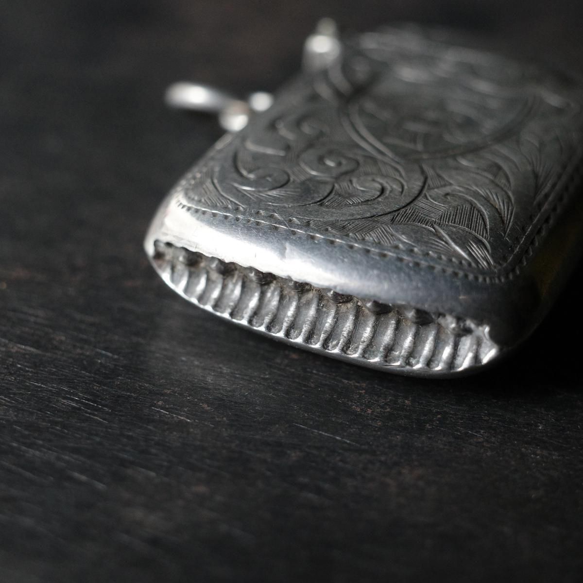 1906年 シルバー ヴェスタ ケース（c.1906 Silver Vesta Case）- JeJe