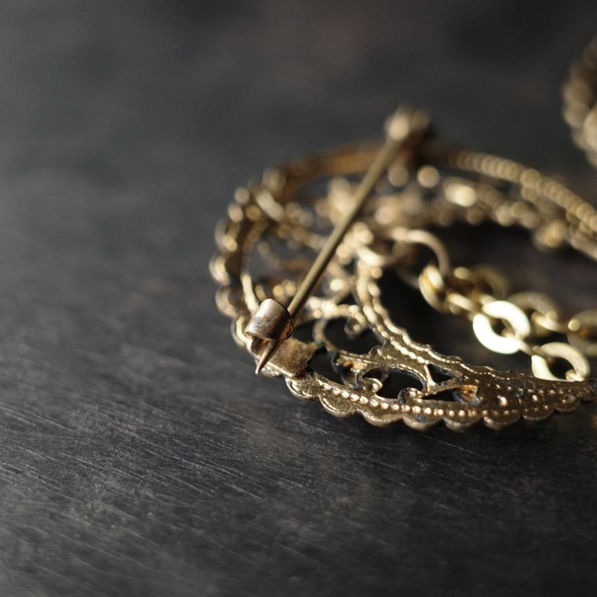 メタル マルチカラー ガラス ムーン チェーン ブローチ （1920-30's