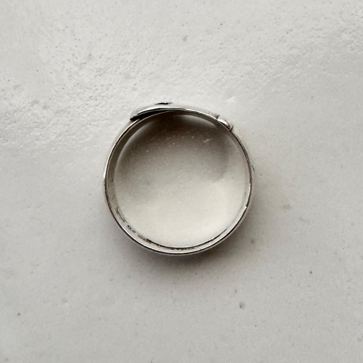 1889年製 シルバー バックルリング（Silver Buckle Ring）- JeJe PIANO