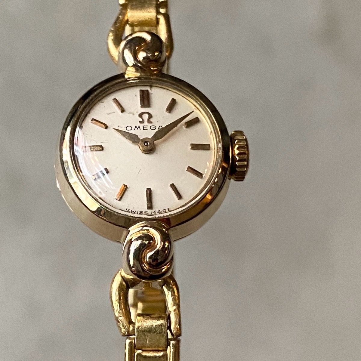 OMEGA（オメガ）80ミクロン金張 渦巻きラグ ラウンドケース - JeJe