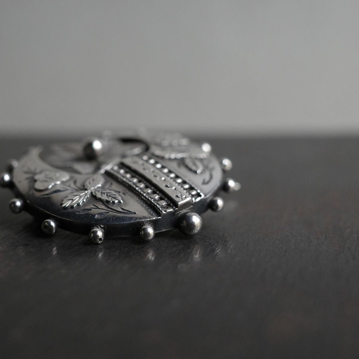 1890年 シルバー 月 ブローチ（c.1890 Silver Moon Brooch）- JeJe