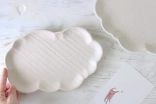 ステッチ模様の雲の皿 陶器 よしざわ窯