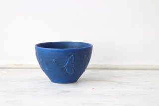 藍色 鳥と星座のまるカップ 陶器 よしざわ窯