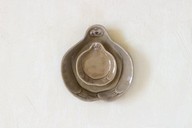 ナマケモノのお皿 陶器 よしざわ窯