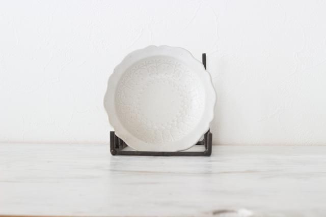 ホワイト レース模様の小皿 陶器 よしざわ窯