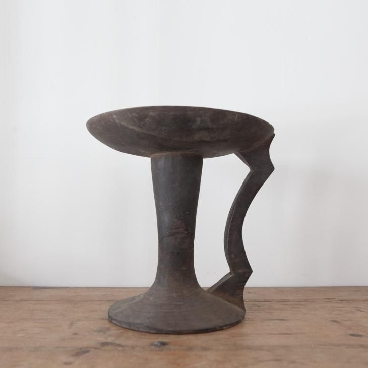 ナガ族　置物 ナガ族 / 脚付き台 -LIFE IS A JOURNEY!