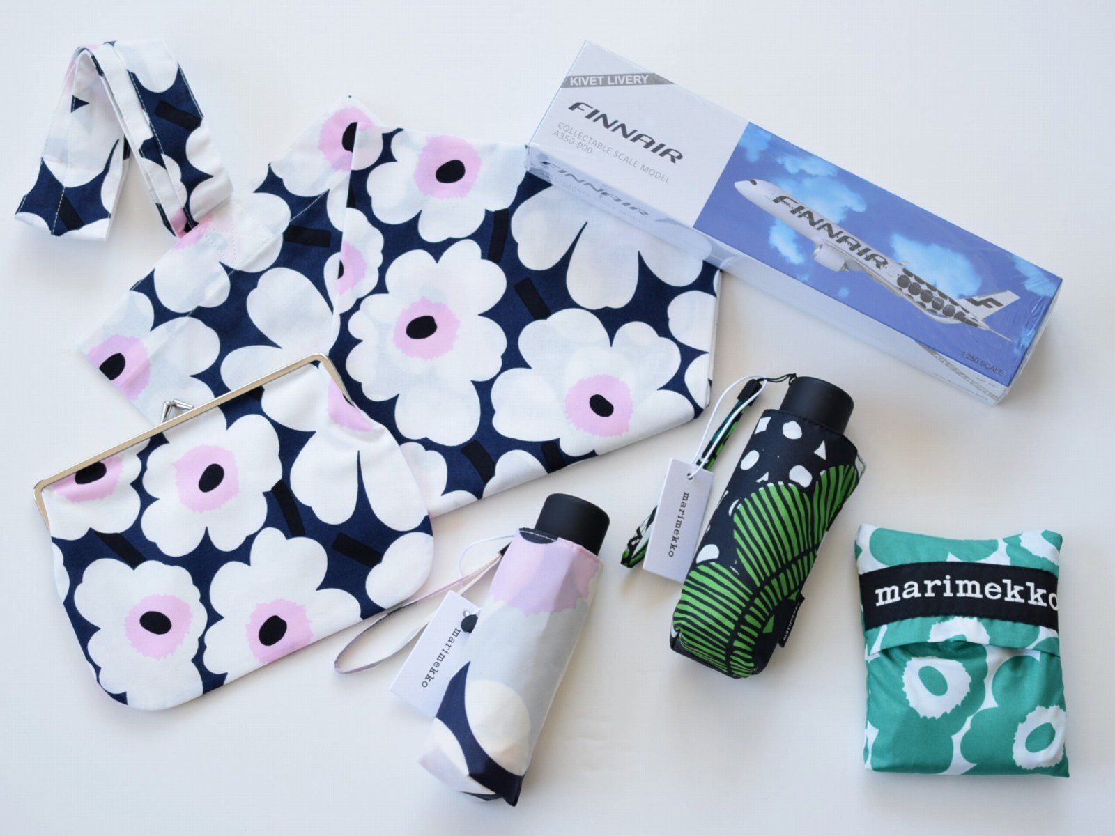 再入荷】 marimekko × FINNAIR UNIKKO 折りたたみ傘 マリメッコ