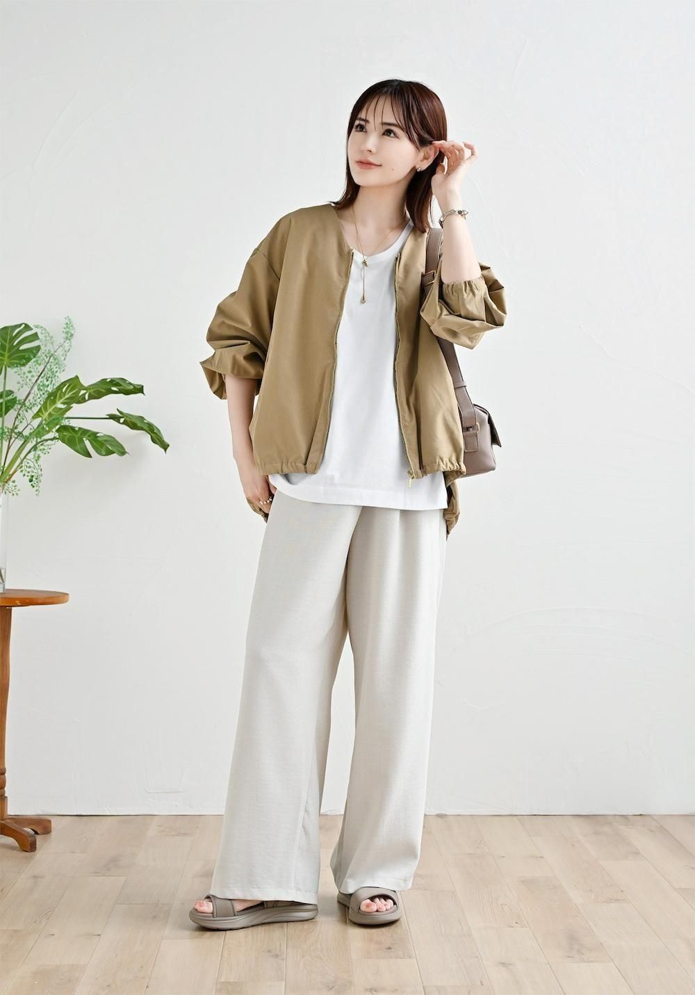 ゆうパケ】撥水ジップアップブルゾン（ベージュ） - The Secret Bean