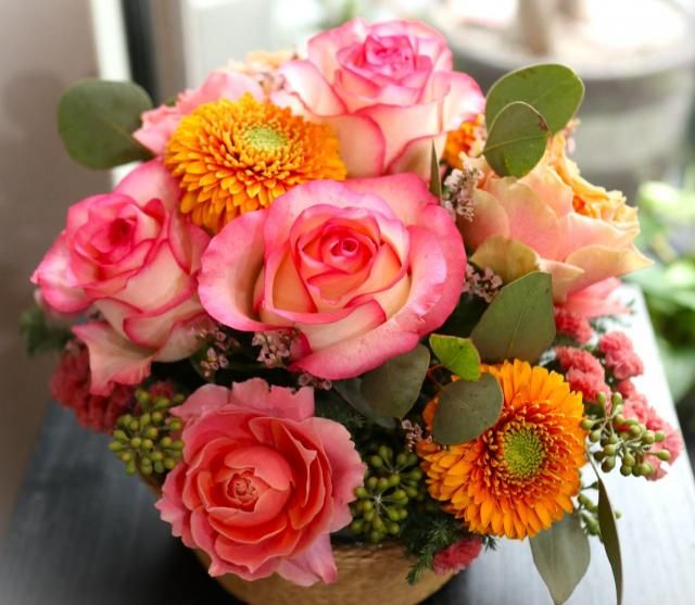 明るめミックスカラーのラウンドアレンジメント - 大阪市北区 梅田