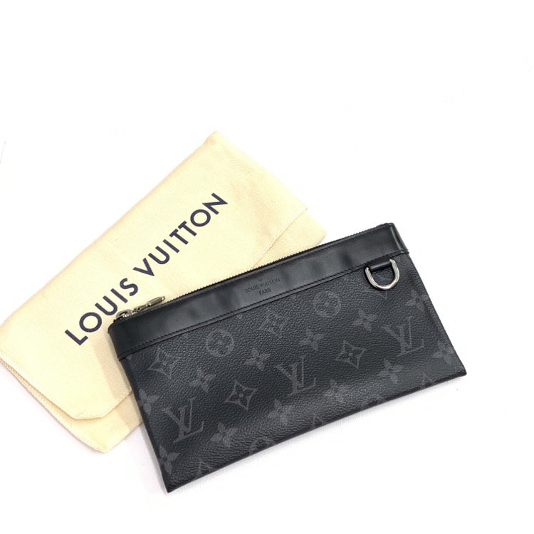 <img class='new_mark_img1' src='https://img.shop-pro.jp/img/new/icons30.gif' style='border:none;display:inline;margin:0px;padding:0px;width:auto;' />LOUIS VUITTON ルイ・ヴィトン ポシェット ディスカバリー PM モノグラム エクリプス ブラック M44323