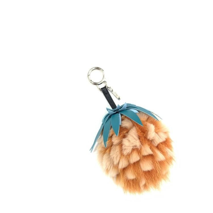 フェンディ ポンポン ファー チャーム パイナップル FENDI 美品 箱付き フェンディ ポンポン ファー チャーム パイナップル FENDI 美品 箱付き