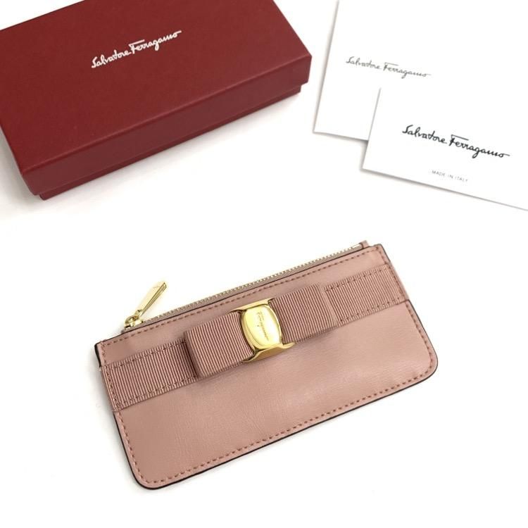 Salvatore Ferragamo フェラガモ カードスロット付きコインケース