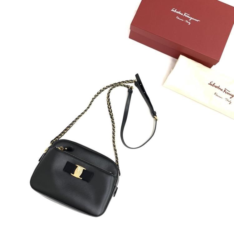 Ferragamo　LYDIA　ヴァラリボン　ショルダーバッグ　チェーン本品は全て鑑定済みの商品です