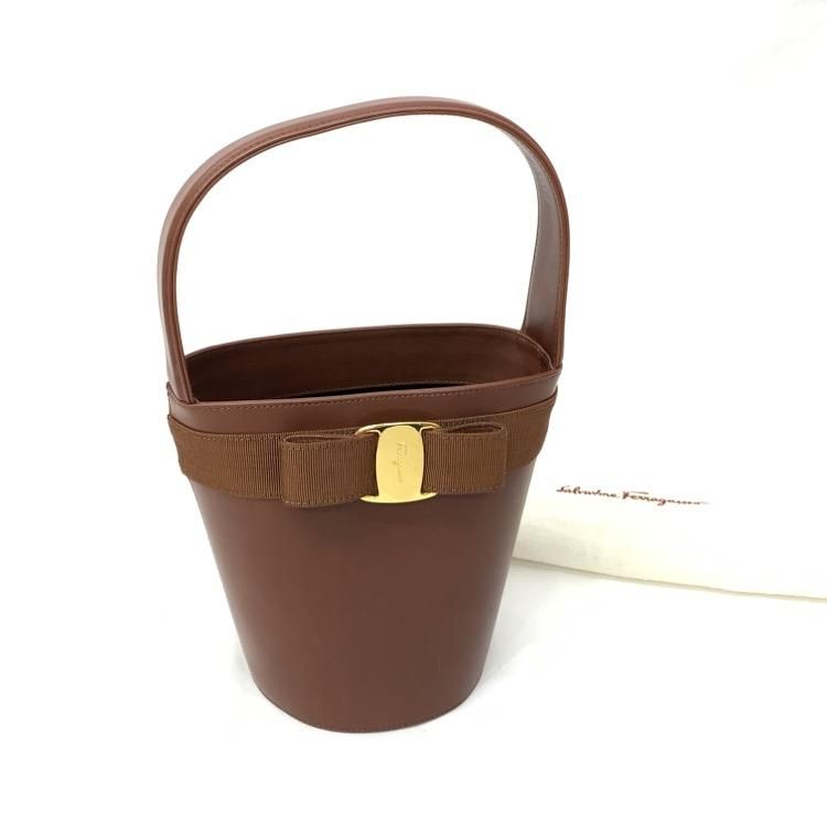 ラグジュアリーブランド Salvatore Ferragamoからヴァラプレート