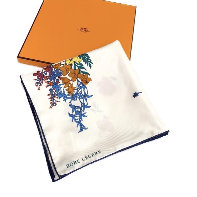 HERMES エルメス カレ90 スカーフ ローブ レジェール Robe Legere HERMES エルメス カレ90 スカーフ ローブ レジェール Robe Legere