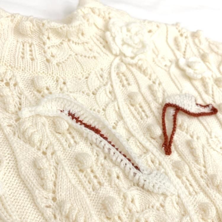 Mame Kurogouchi マメクロゴウチ Hand-Knitted Floral Motif Vest 刺繍 Mame Kurogouchi マメクロゴウチ Hand-Knitted Floral Motif Vest 刺繍