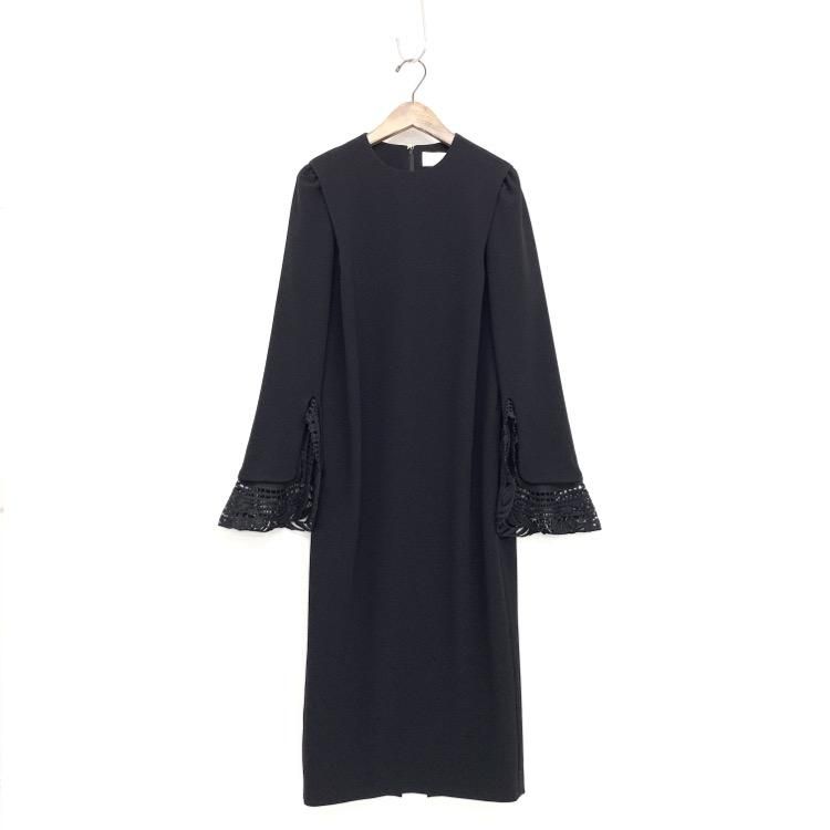 Mame Kurogouchi ޥ᥯ Embroidered Cuffs Crew Neck Dress ԡ MM22PS-DR724