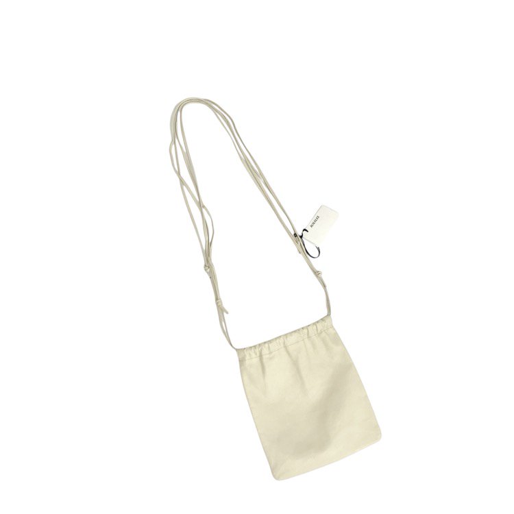 <img class='new_mark_img1' src='https://img.shop-pro.jp/img/new/icons11.gif' style='border:none;display:inline;margin:0px;padding:0px;width:auto;' />AURALEE ꡼ LEATHER SQUARE STRING POUCH 쥶ݡ AetaܥХå A23AB03AE